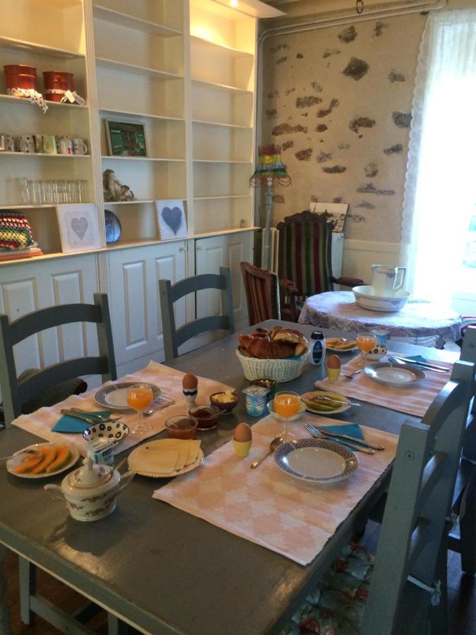Chambres D'Hotes La Chaumiere Coulonges  Экстерьер фото