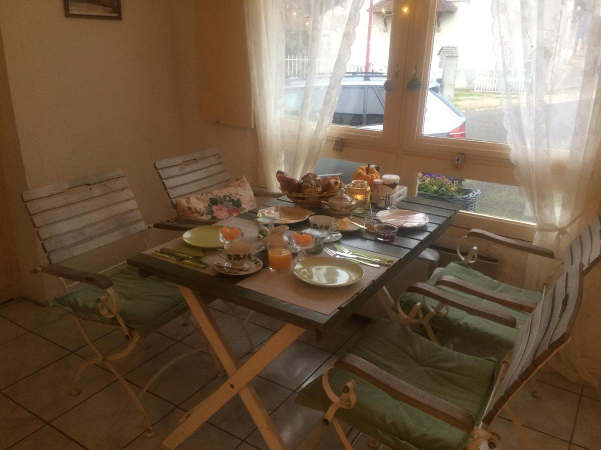 Chambres D'Hotes La Chaumiere Coulonges  Экстерьер фото
